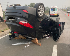 Notícia - Maracajá: motorista fica ferida após capotar o veículo na BR-101