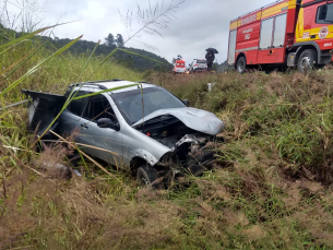 Notícia - Motorista perde o controle e capota na SC-390, em Orleans