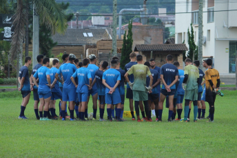 Notícia - Sub-20 do Caravaggio disputa jogo-treino em Turvo (VÍDEO)