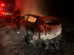 Notícia - Motorista é rendido e tem carro incendiado em assalto em Criciúma