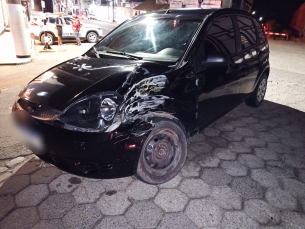 Notícia - Carro e trem colidem no Centro de Jaguaruna