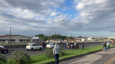 Notícia - Caminhoneiro tem veículo atingido por pedra; BR-101 segue bloqueada em Araranguá (VÍDEO)