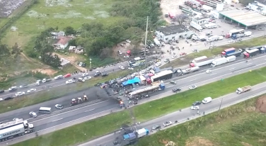 Notícia - Carros de passeio passam pelas marginais da BR-101 em Tubarão e Içara (VÍDEOS)