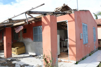 Notícia - Três residências destruídas pelo ciclone em Nova Veneza