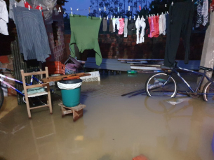 Notícia - Chuva causa alagamentos em Praia Grande