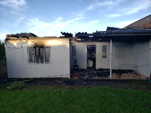 Notícia - Criciúma: Duas mulheres são encaminhadas ao hospital após incêndio em residência