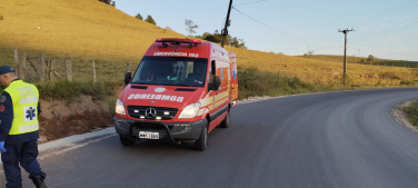 Notícia - Motociclista é encaminhada ao hospital após cair da moto em Treze de Maio