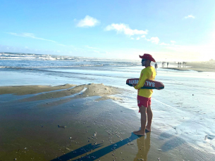 Notícia - Embarcação vira e pescadores são resgatados em Balneário Gaivota