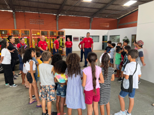 Notícia - Bombeiros promovem atividade de páscoa para crianças do CRAS Tereza Cristina