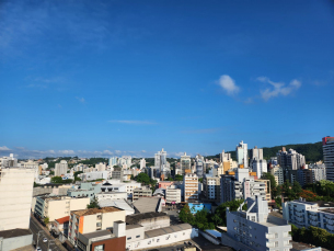 Notícia - ((Áudio)) Com forte calor, esta quinta-feira deve encerrar com chuva na região