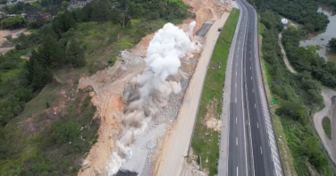 Notícia - BR-101: detonação de rochas deixará trânsito lento em Capivari de Baixo nesta sexta-feira