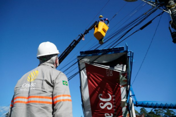 Notícia - Quase 700 mil catarinenses ainda sem energia