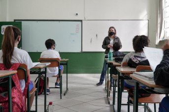 Notícia - Estado encerra semestre com 70% de alunos no modelo presencial