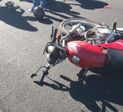 Notícia - Colisão entre moto e caminhão deixa uma pessoa ferida no Centro de Ermo