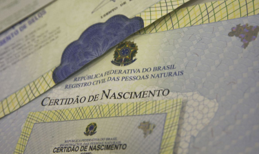 Notícia - Campanha busca alterar certidões de nascimento com pai ausente (VÍDEO)