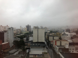 Notícia - Quinta-feira de chuva e temperatura amena no Sul catarinense 