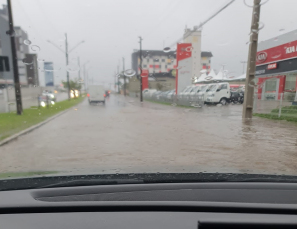 Notícia - Grande volume de chuva causa estragos no Sul de SC (VÍDEO)