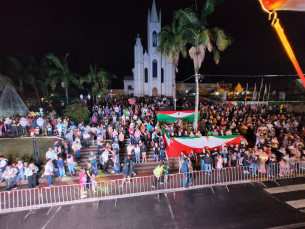 Notícia - Emoção marca abertura do Cocal Luz e chegada do Papai Noel 