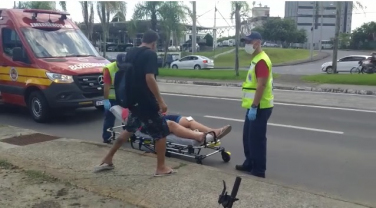 Notícia - Ciclista é atropelado por ônibus na Centenário