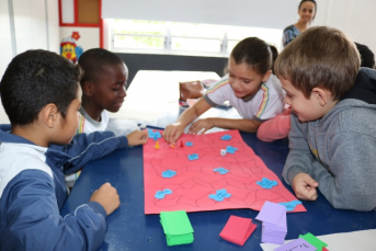 Notícia - Técnica e interação que fazem alunos aprender matemática brincando