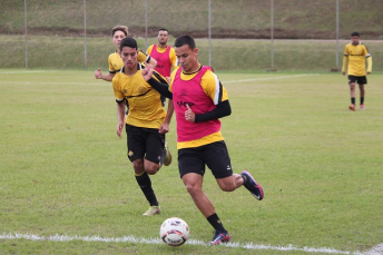 Notícia - Contra a Chapecoense, Tencati terá que fazer mudança no meio-campo