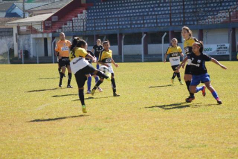 Notícia - Projeto oportuniza futebol e futsal feminino em Criciúma