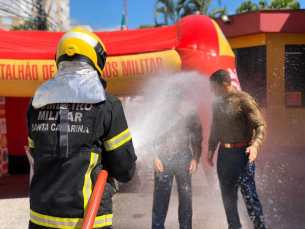 Notícia - Corpo de Bombeiros recebe viaturas em Criciúma