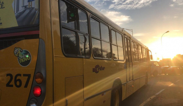 Notícia - Trânsito flui bem após a liberação de carros pela Jorge Lacerda