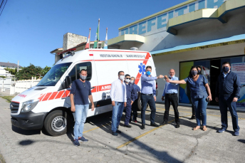 Notícia - Ricardo Guidi entrega ambulância ao Arroio do Silva