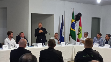 Notícia - Prefeitos da AMESC prestigiam AgriMeleiro