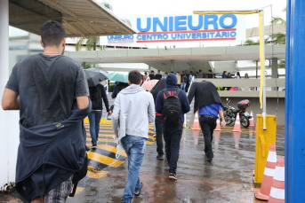 Notícia - Estudantes de todo Brasil participam do Enade 