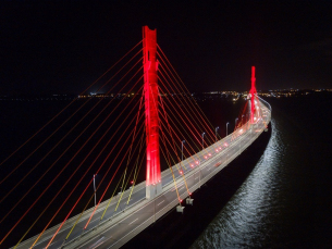 Notícia - Dia dos Namorados inspira iluminação especial na ponte Anita Garibaldi