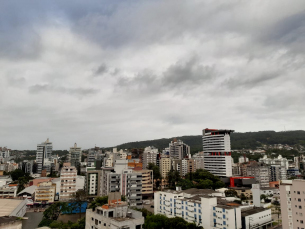 Notícia - Garoa, temperatura agradável e o céu cinza permanecem até a sexta-feira