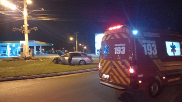 Notícia - Motorista colide contra monumento em Morro da Fumaça