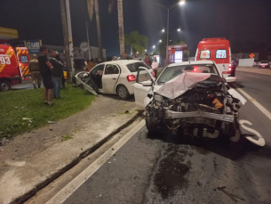 Notícia - Acidente de trânsito deixa feridos na Avenida Centenário