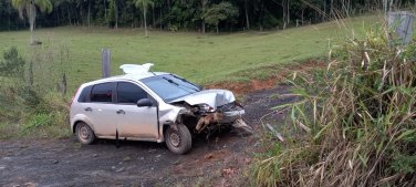 Notícia - Acidente deixa feridos em Urussanga; condutor do veículo e bebê foram encaminhados ao hospital