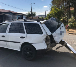 Notícia - Acidente de trânsito entre carro e moto deixa motociclista ferido na SC-108