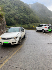 Notícia - Dois veículos colidem na Serra do Rio do Rastro