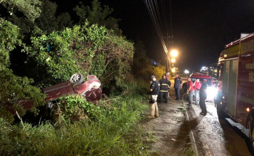 Notícia - Avó, filha e neta sofrem acidente de carro