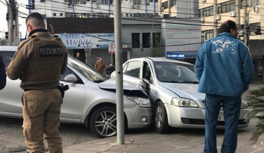 Notícia - Colisão na frente do Hospital São José