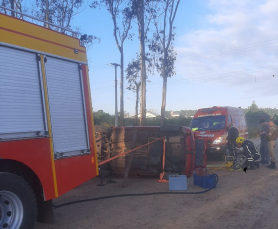 Notícia - Caroneira fica presa às ferragens após acidente de trânsito em Passo de Torres