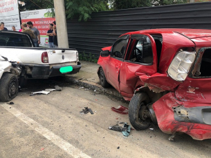 Notícia - Condutor em fuga bate em sete carros no Centro (VÍDEOS)