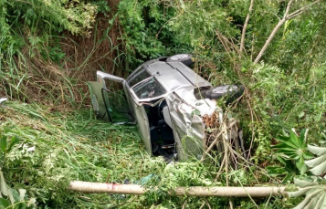 Notícia - Acidente entre caminhão guincho e carro em Urussanga