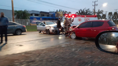 Notícia - Fim de tarde com acidente na Luiz Rosso