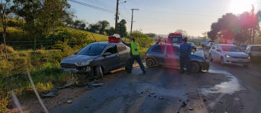 Notícia - Colisão entre carros deixa motoristas feridos em Jaguaruna