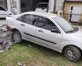 Notícia - Acidente envolvendo dois carros deixa motorista ferido em Passo de Torres