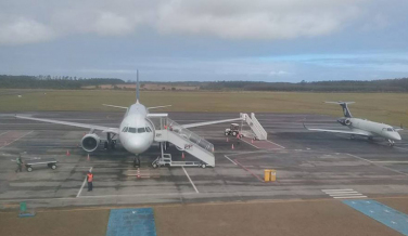 Notícia - Pista do Aeroporto Regional Sul passa por medição de atrito e macrotextura