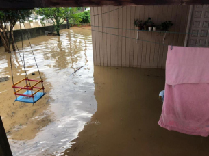 Notícia - Forte chuva localizada alagou Lauro Müller