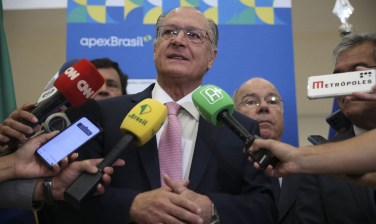 Notícia - Alckmin diz que democracia sai fortalecida após atos antidemocráticos