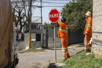 Notícia - Motociclista será indenizado por ter preferencial cortada por veículo de prefeitura 